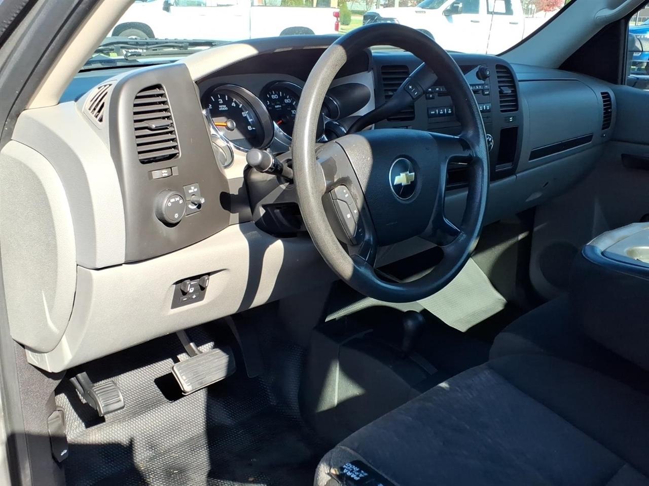 Chevrolet Silverado 2500HD 4WD Reg Cab 133.7" Work Truck 2012