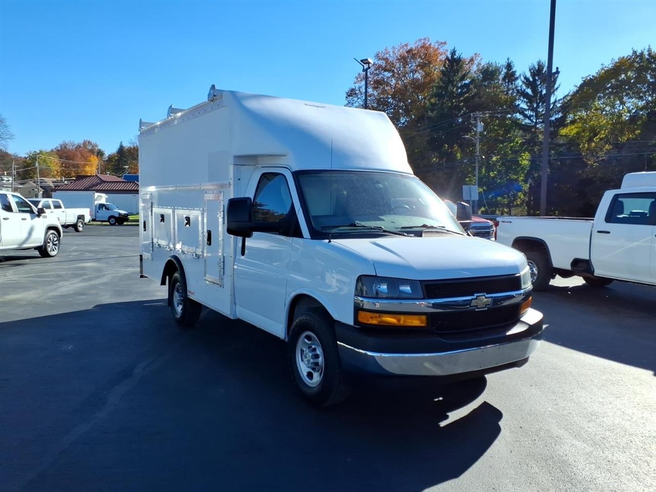 Chevrolet Express Commercial Cutaway 3500 Van 139" 2022
