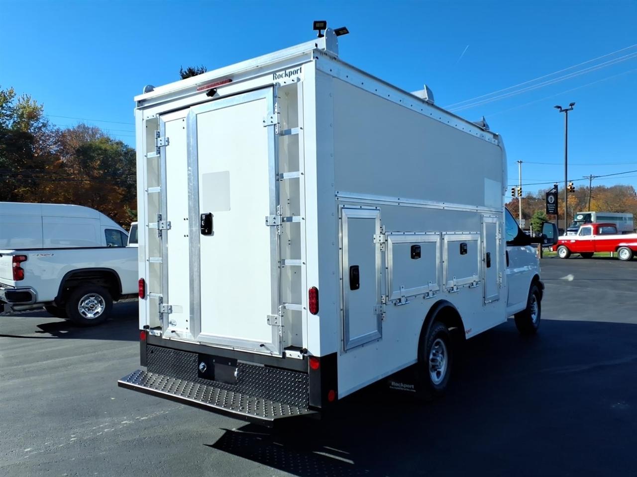 Chevrolet Express Commercial Cutaway 3500 Van 139" 2022