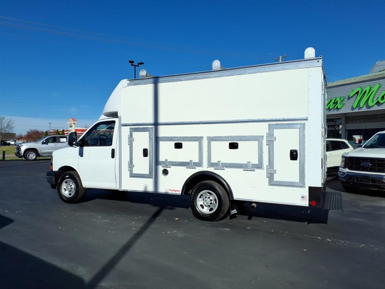 Chevrolet Express Commercial Cutaway 3500 Van 139" 2022
