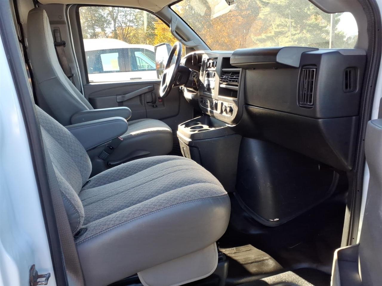Chevrolet Express Commercial Cutaway 3500 Van 139" 2022