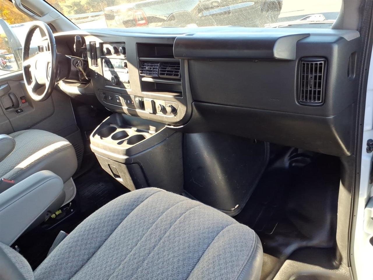 Chevrolet Express Commercial Cutaway 3500 Van 139" 2022