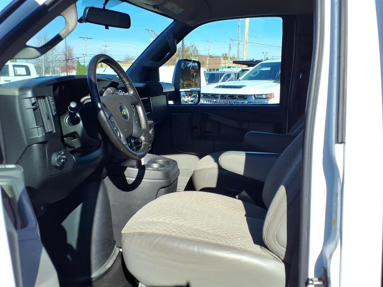 Chevrolet Express Commercial Cutaway 3500 Van 139" 2022