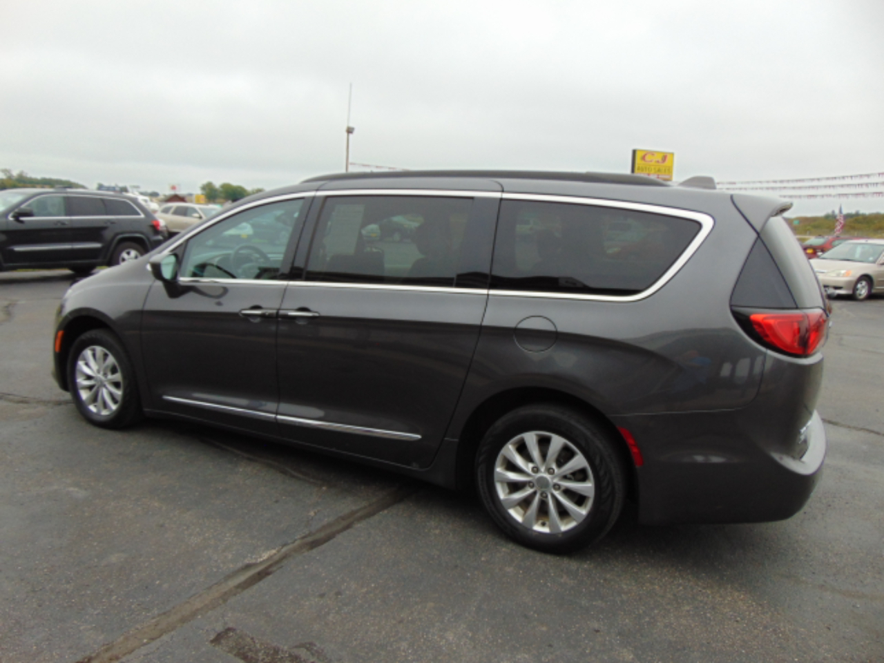 2017 Chrysler Pacifica Touring L photo 4