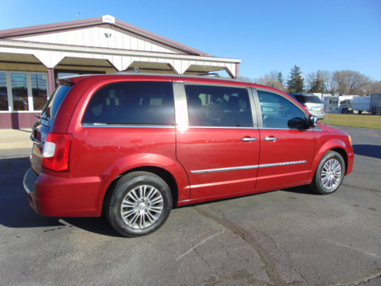 2014 Chrysler Town & Country photo 2