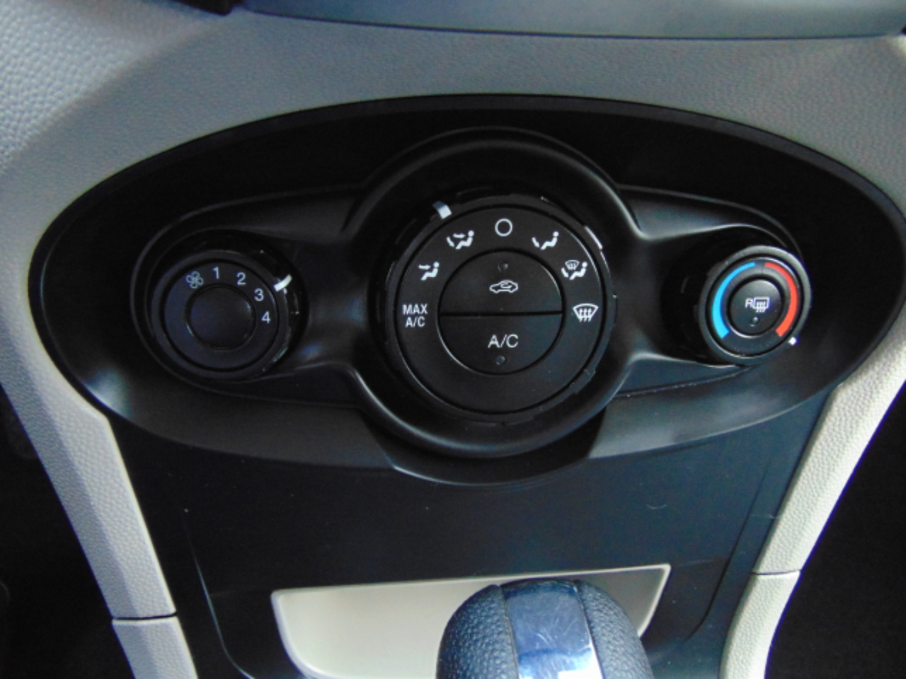 Ford Fiesta SE Hatchback 2012