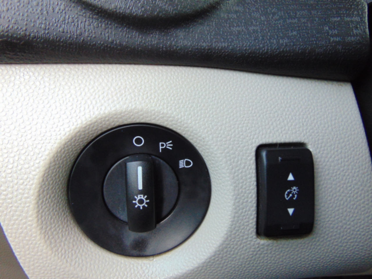 Ford Fiesta SE Hatchback 2012