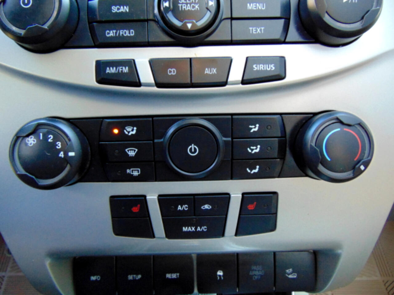 Ford Focus SEL Sedan 2010