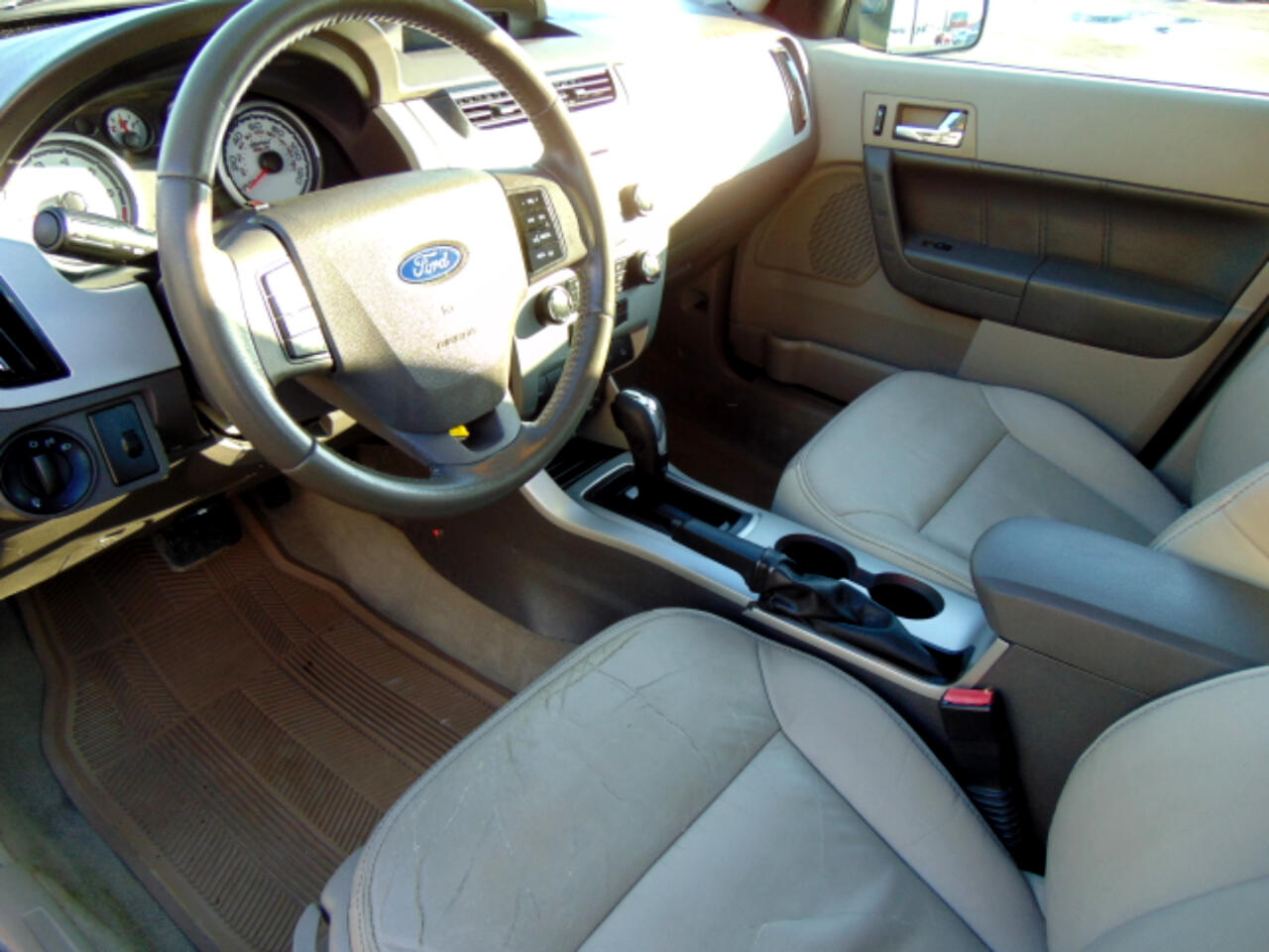 Ford Focus SEL Sedan 2010