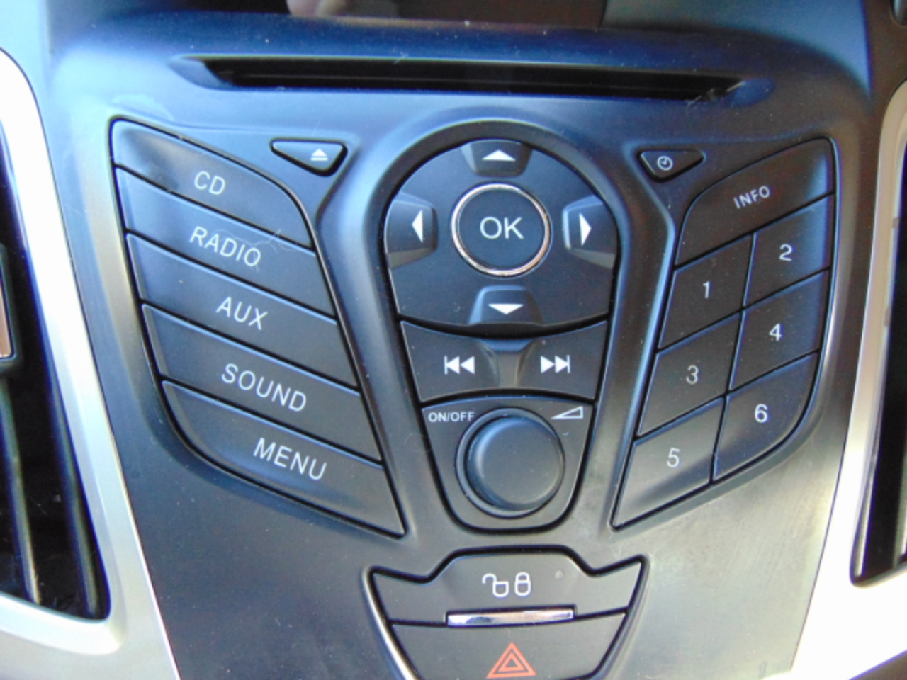 Ford Focus SE Sedan 2012