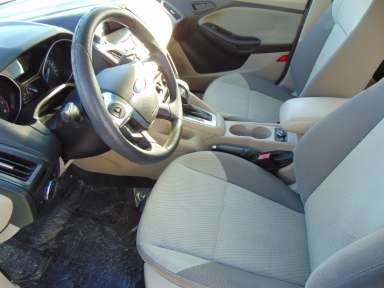 Ford Focus SE Sedan 2012