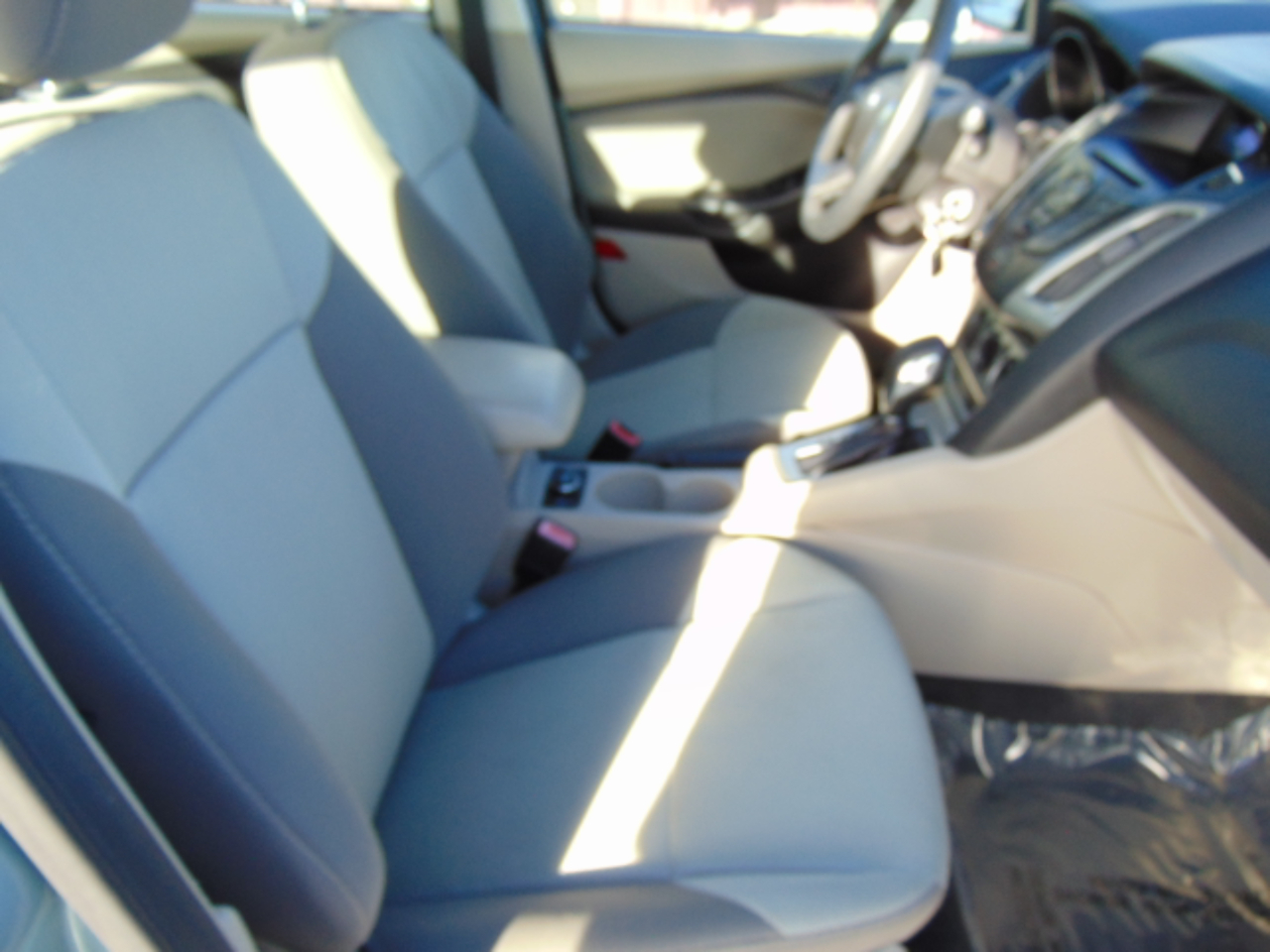 Ford Focus SE Sedan 2012