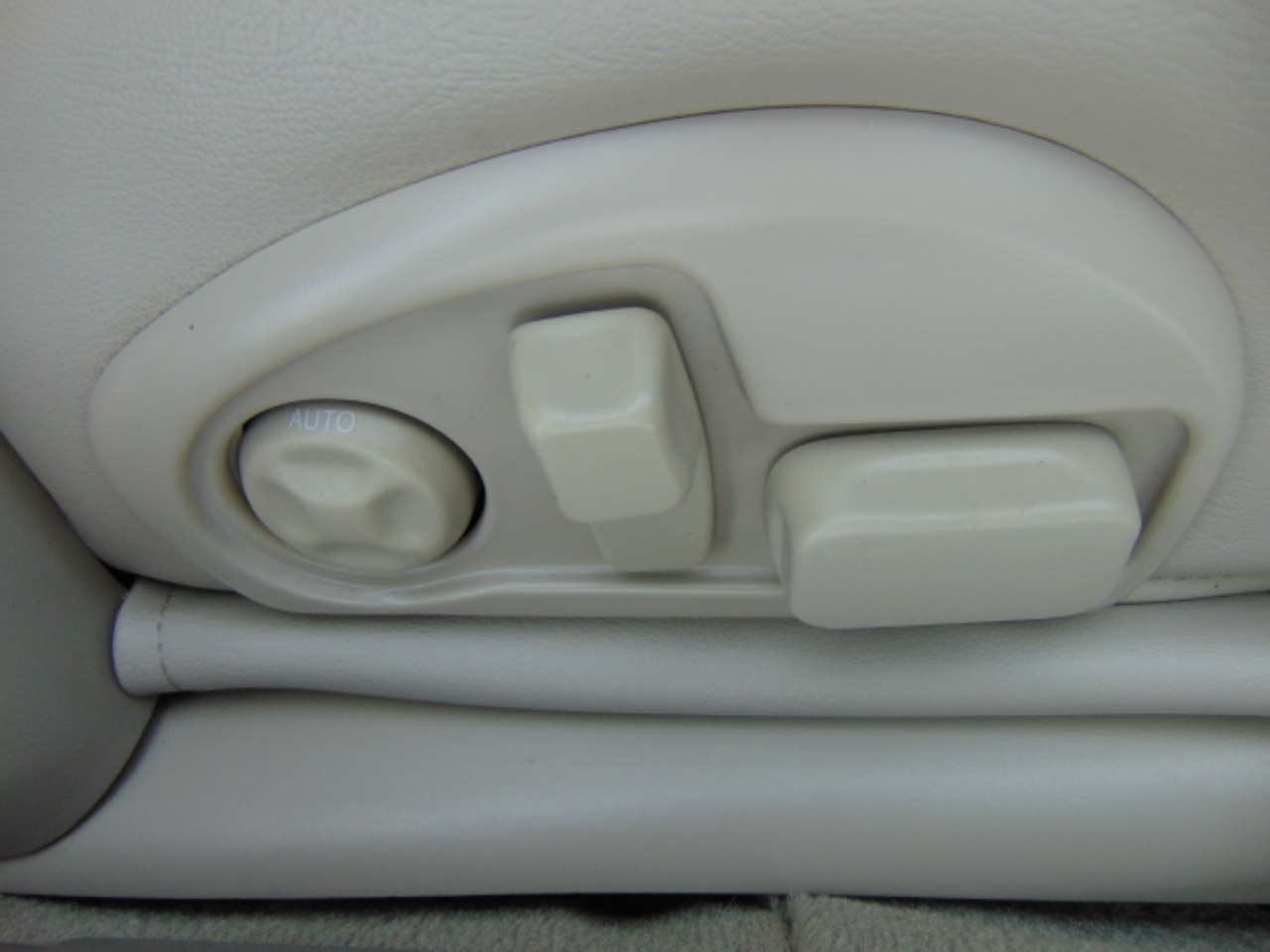 Cadillac DeVille DHS 2004