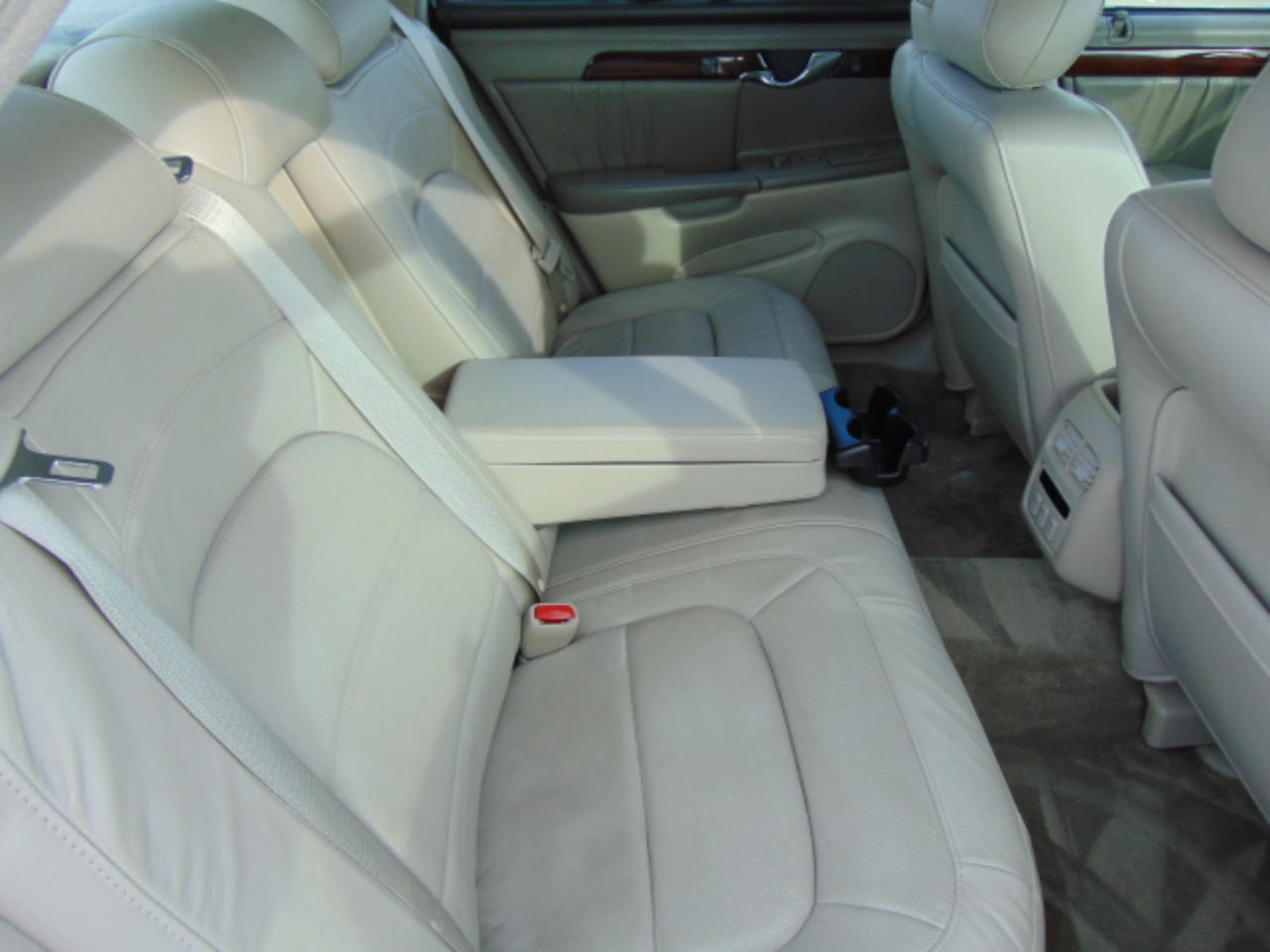 Cadillac DeVille DHS 2004