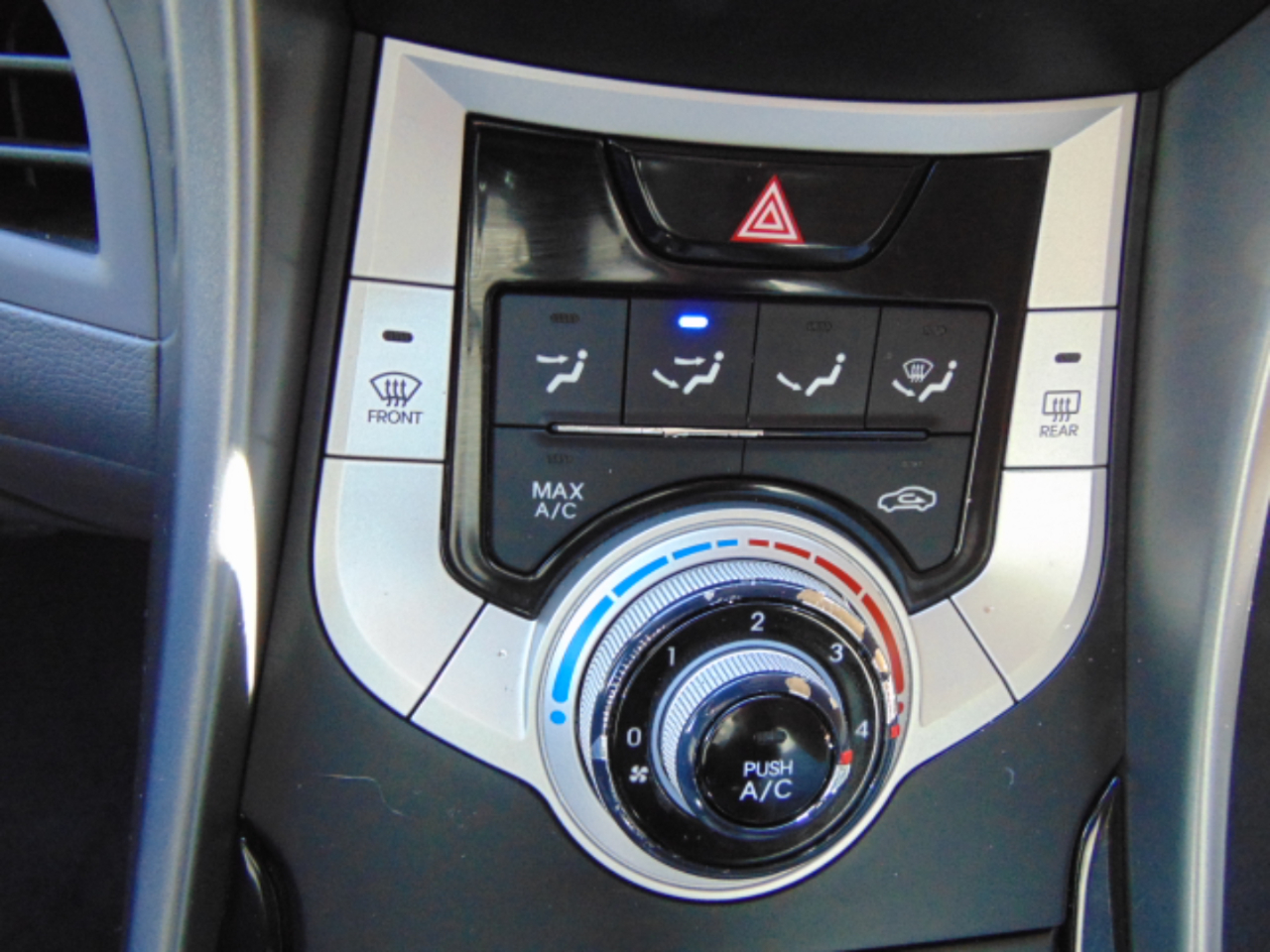 Hyundai Elantra Limited 2012