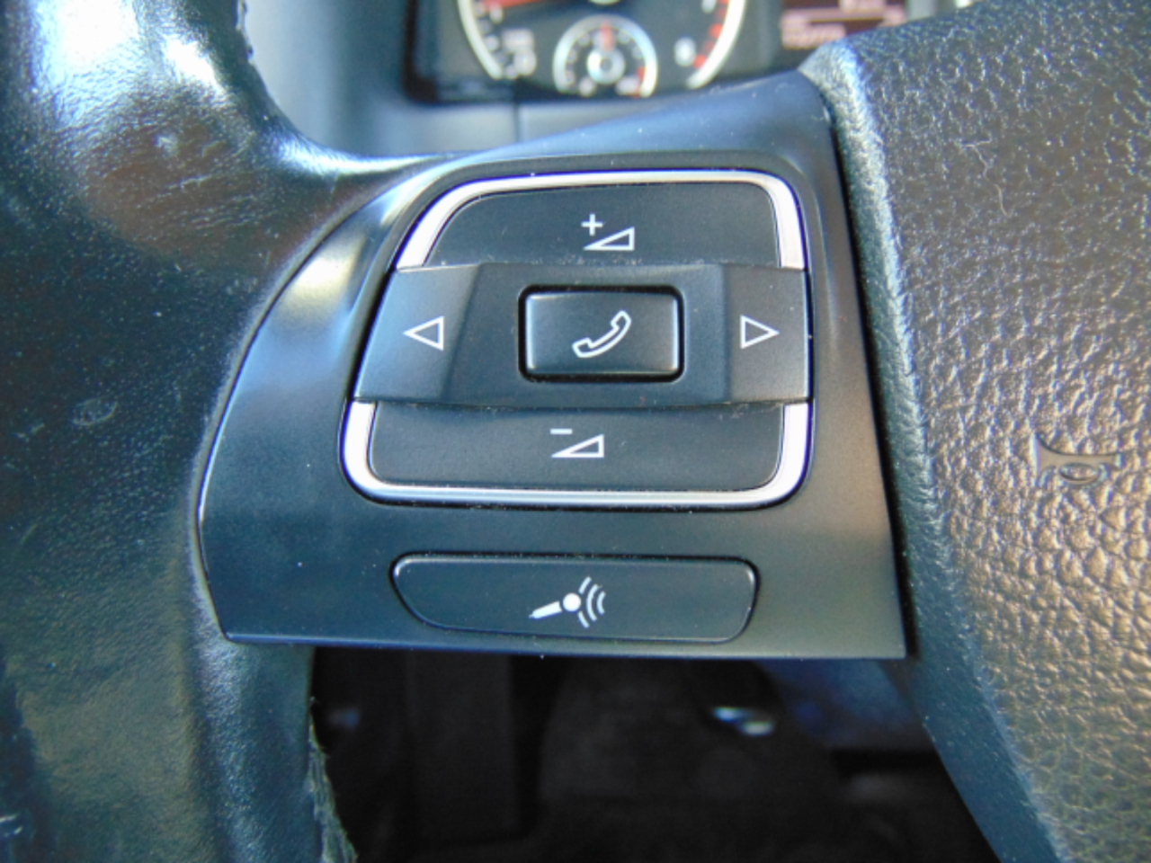 Volkswagen Tiguan S 4Motion 2012