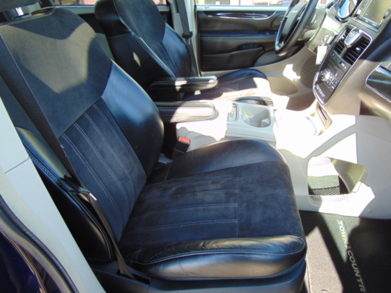 Chrysler Town & Country Limited Platinum 2015