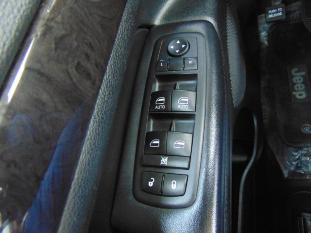 Jeep Grand Cherokee Laredo 4WD 2011