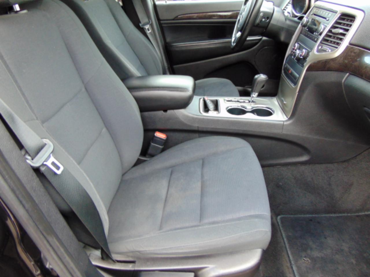 Jeep Grand Cherokee Laredo 4WD 2011