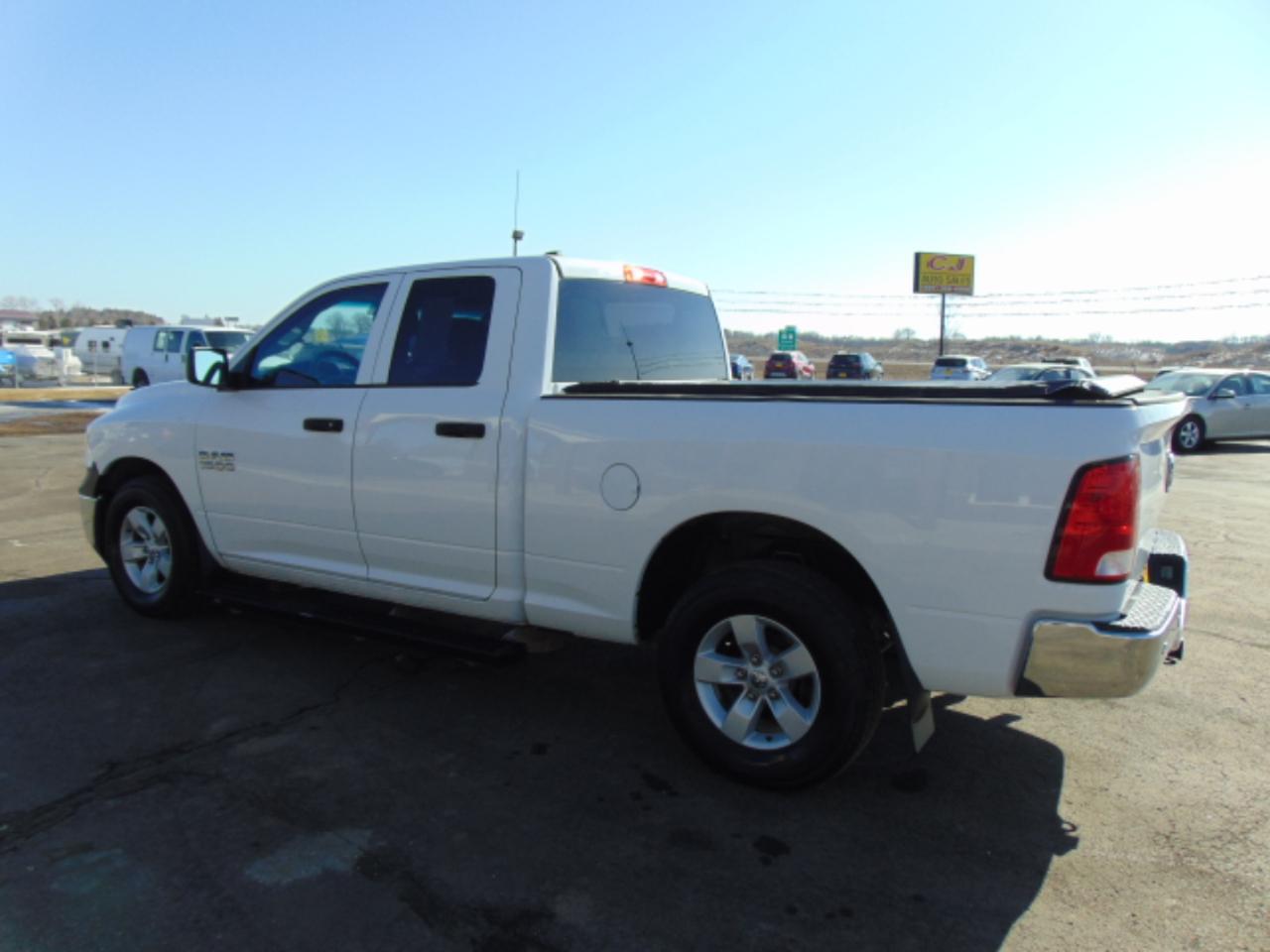 RAM 1500 Tradesman Quad Cab 2WD 2016