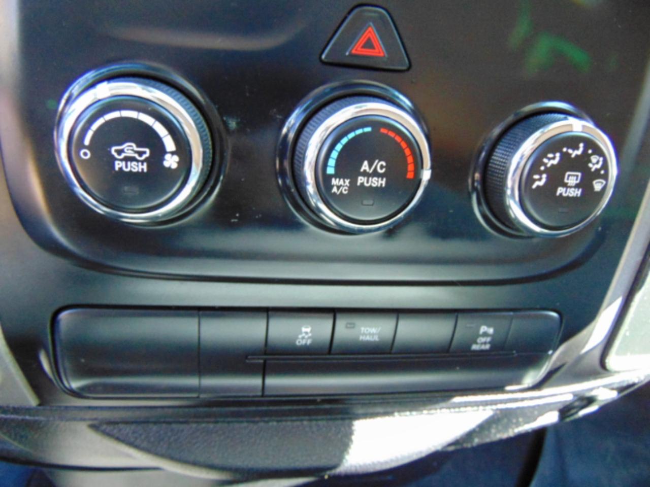 RAM 1500 Tradesman Quad Cab 2WD 2016