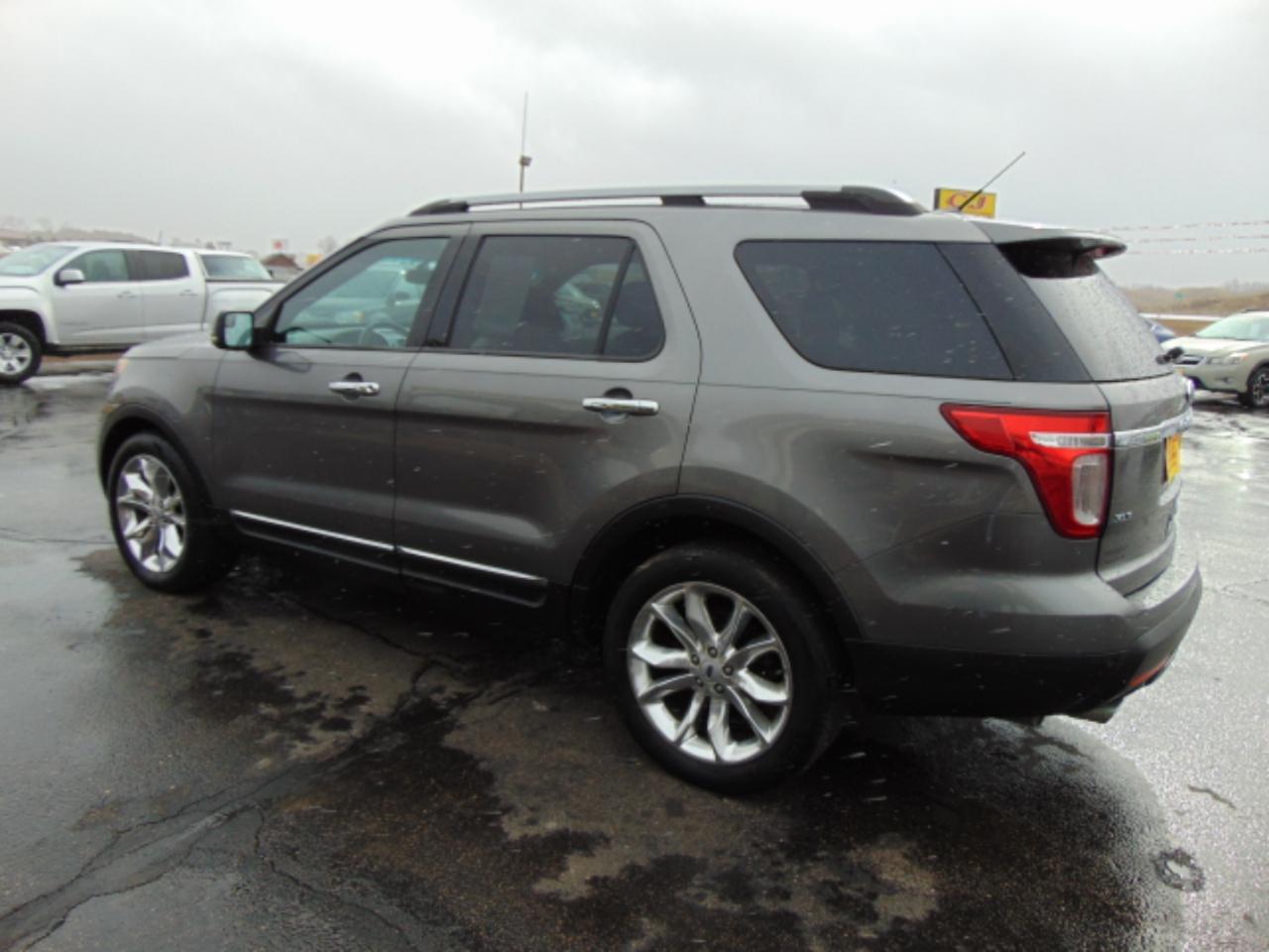 Ford Explorer XLT FWD 2012
