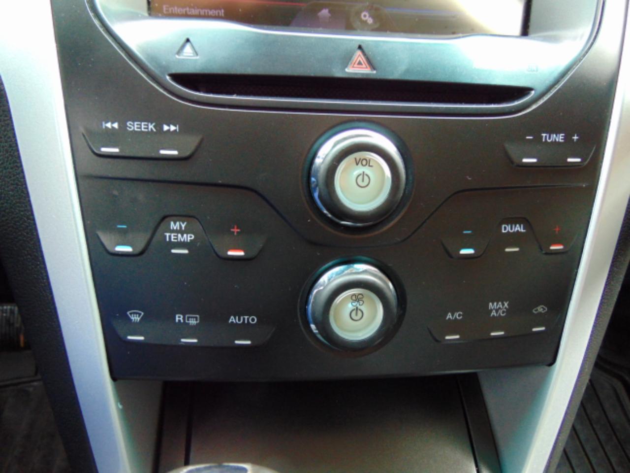 Ford Explorer XLT FWD 2012