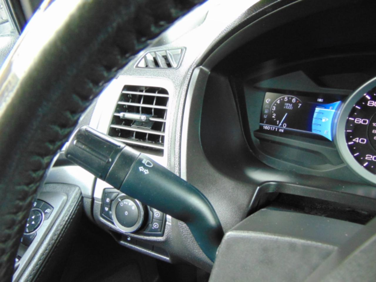 Ford Explorer XLT FWD 2012