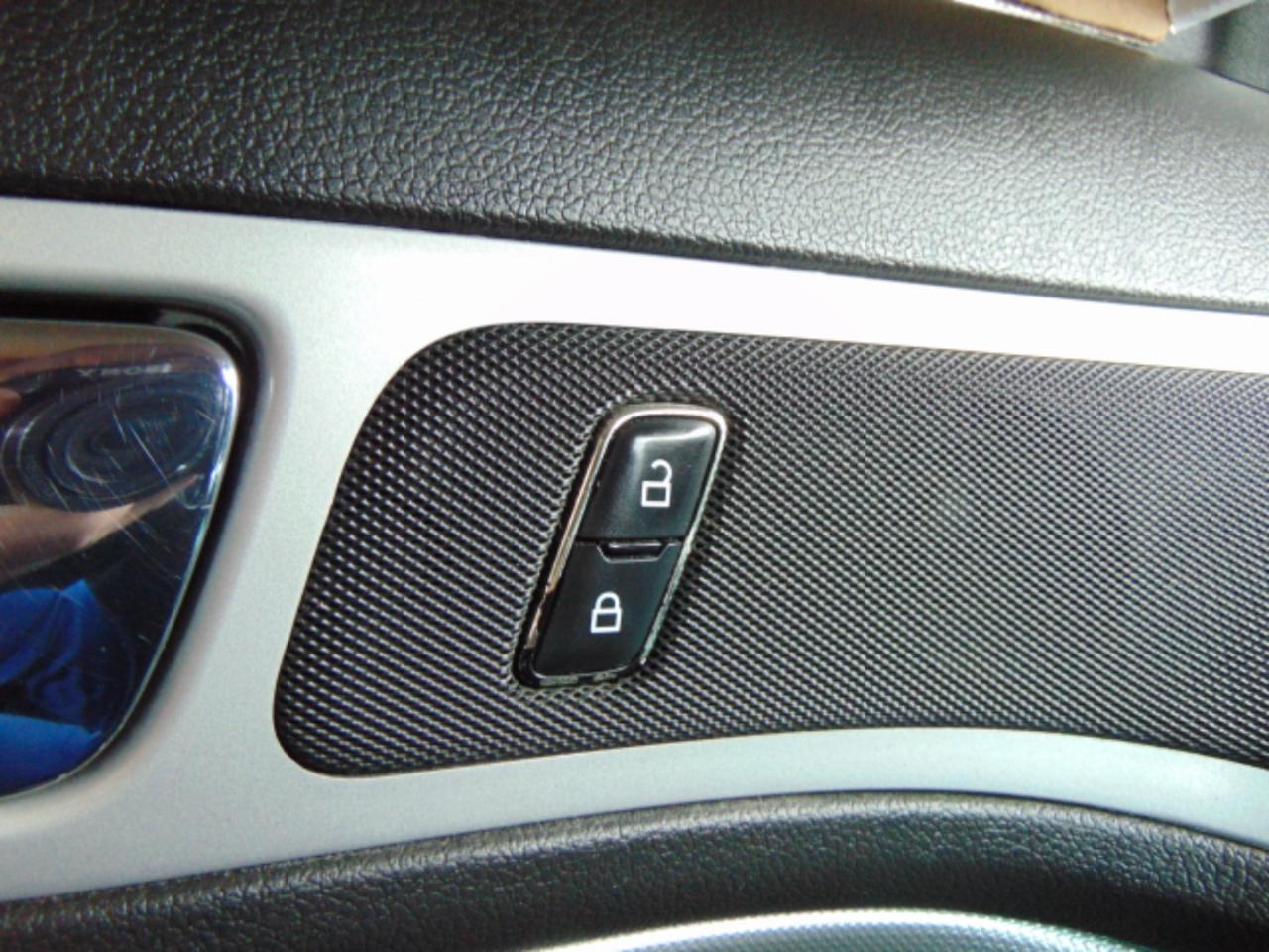 Ford Explorer XLT FWD 2012