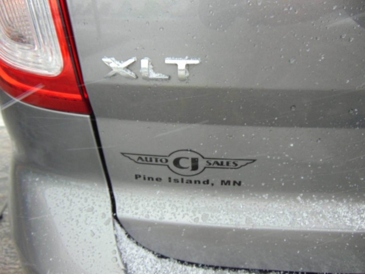 Ford Explorer XLT FWD 2012