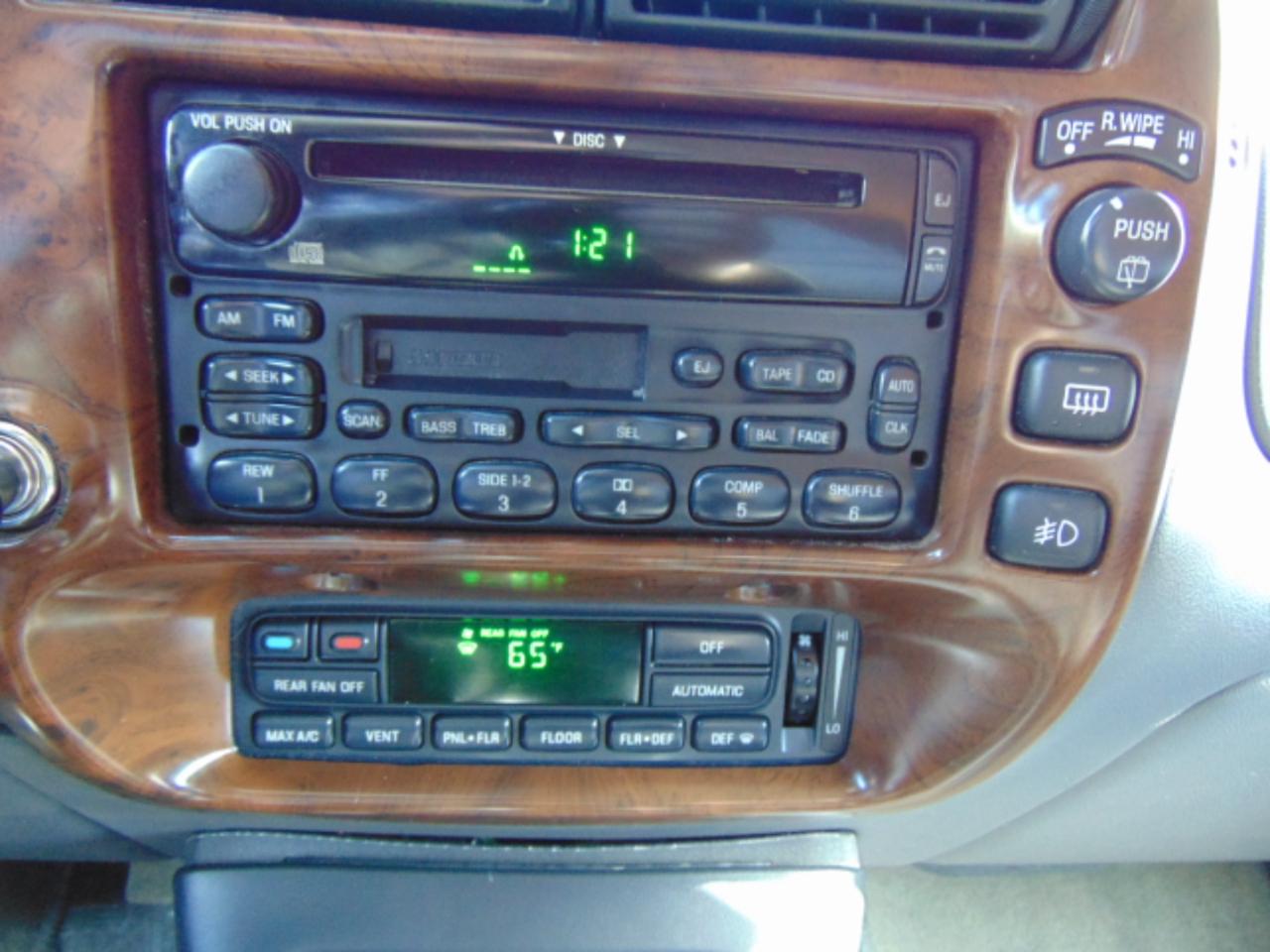 Ford Explorer Limited AWD 2000