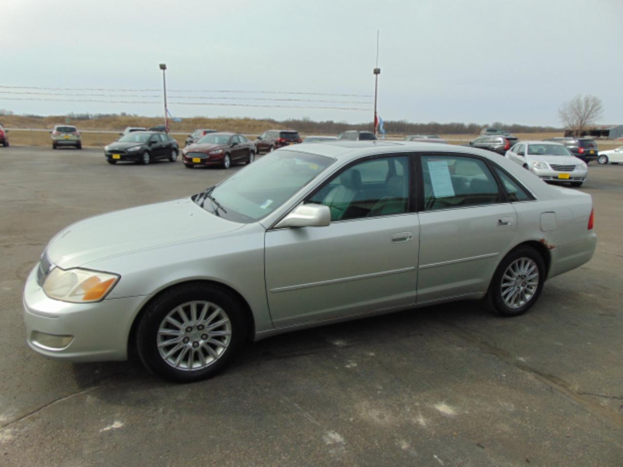 Toyota Avalon XLS 4D Sedan 2000
