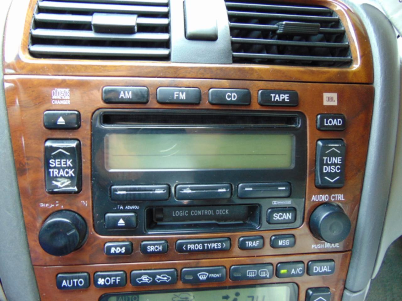 Toyota Avalon XLS 4D Sedan 2000