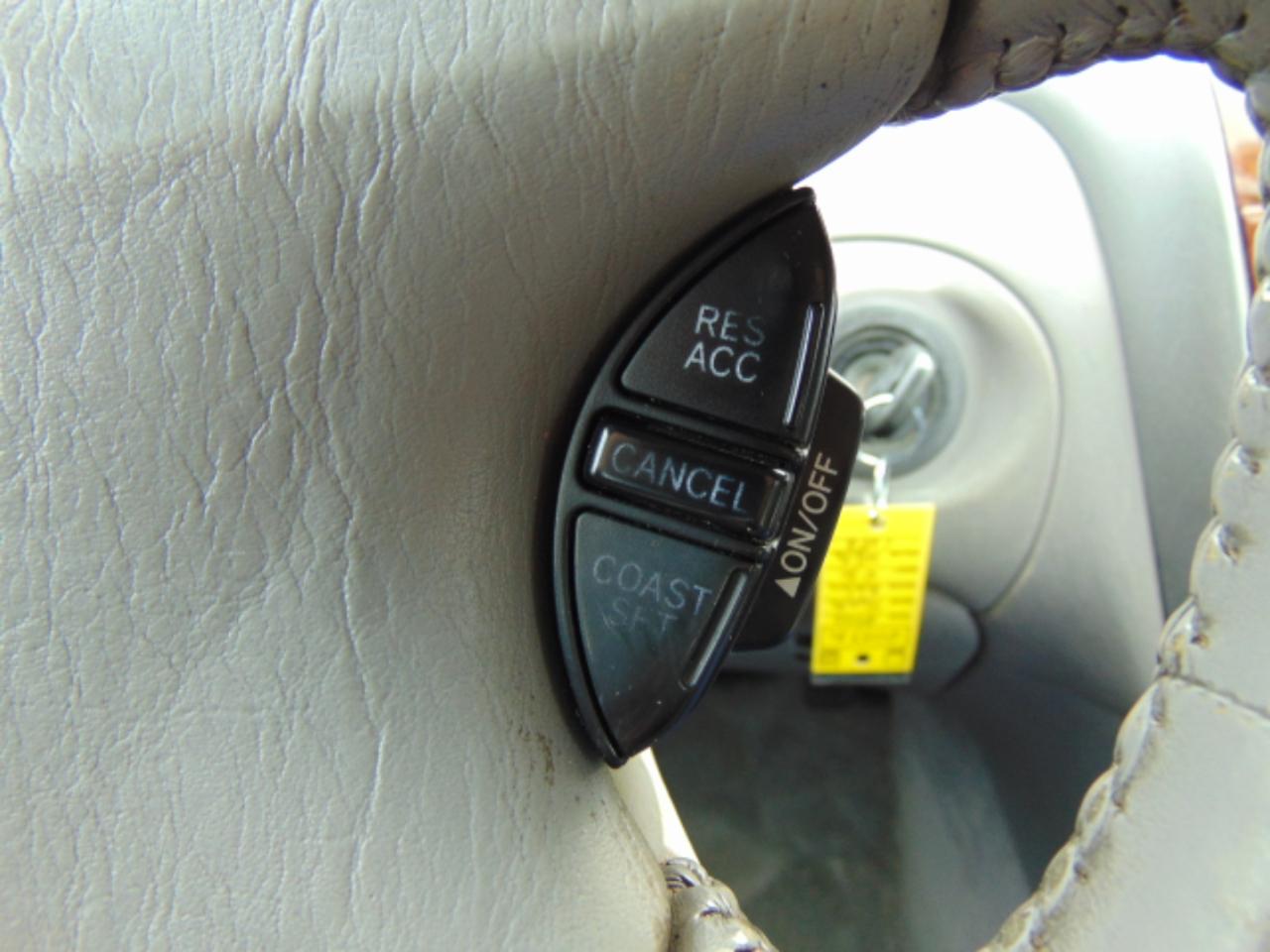 Toyota Avalon XLS 4D Sedan 2000