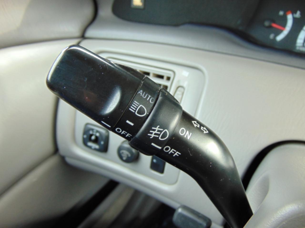 Toyota Avalon XLS 4D Sedan 2000