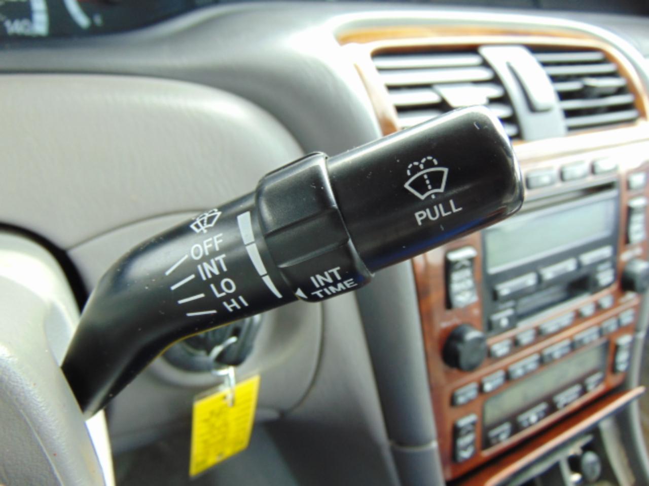 Toyota Avalon XLS 4D Sedan 2000