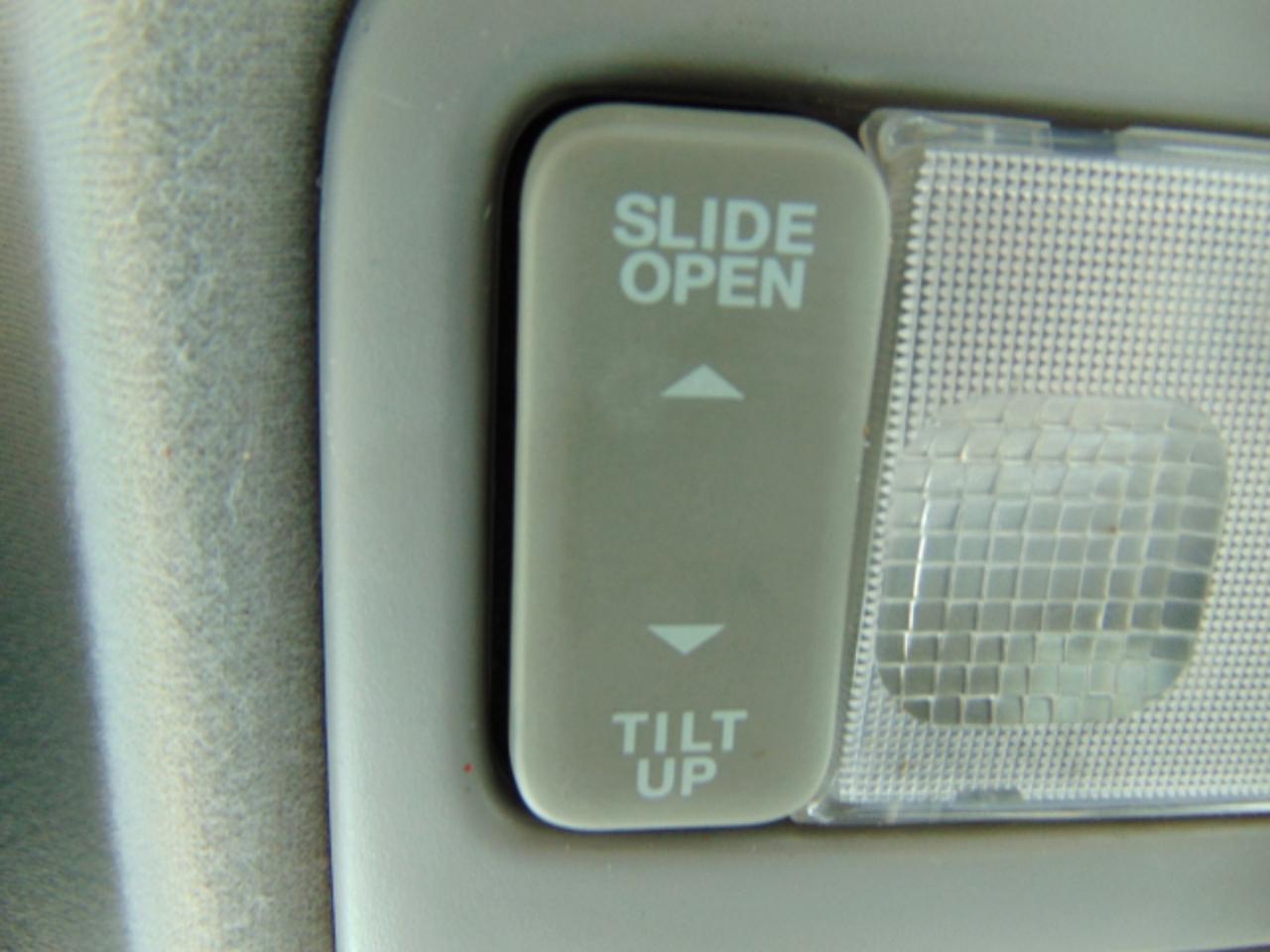 Toyota Avalon XLS 4D Sedan 2000