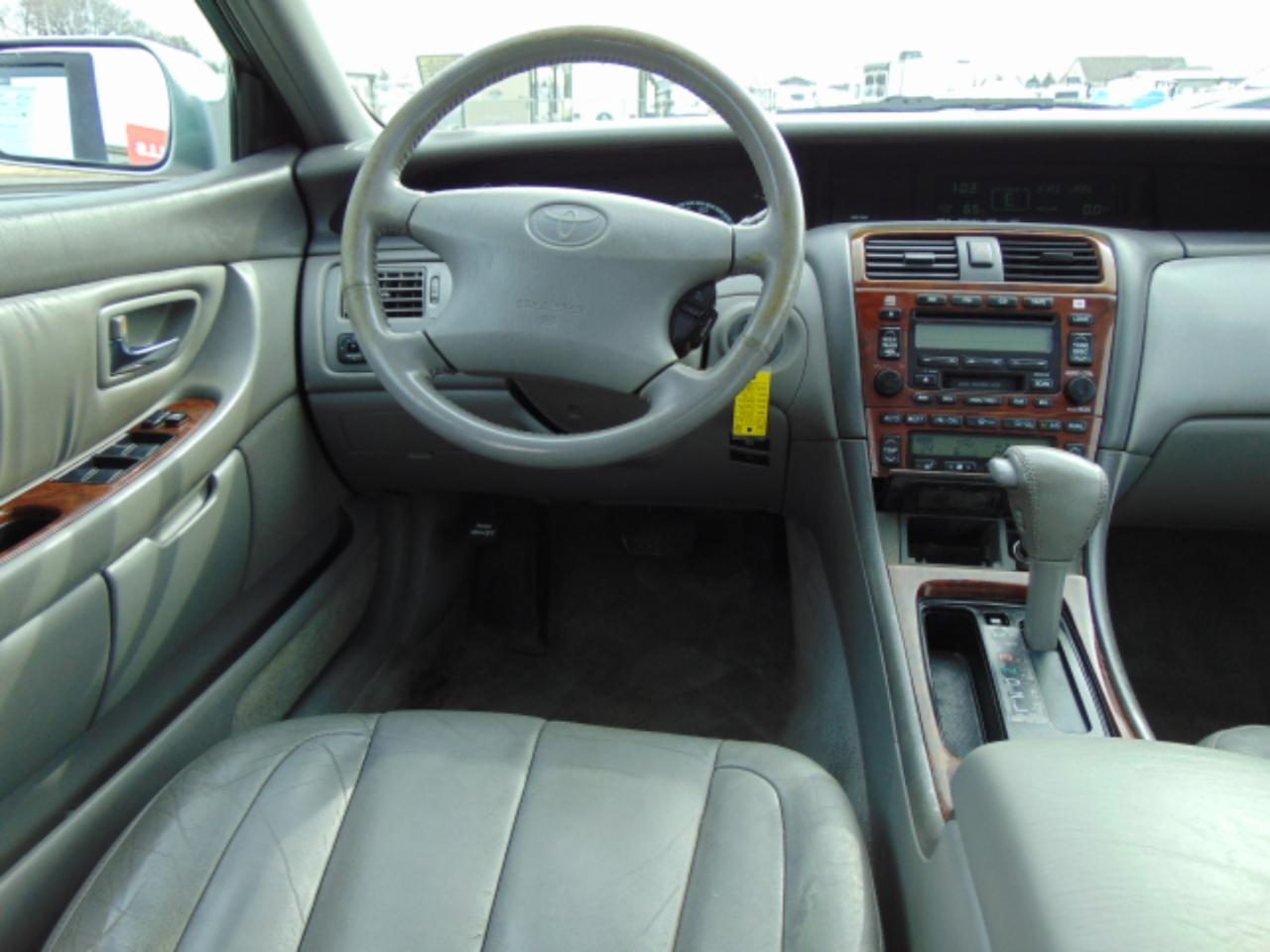 Toyota Avalon XLS 4D Sedan 2000