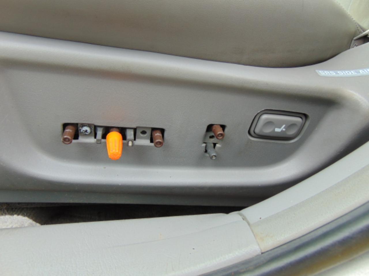 Toyota Avalon XLS 4D Sedan 2000