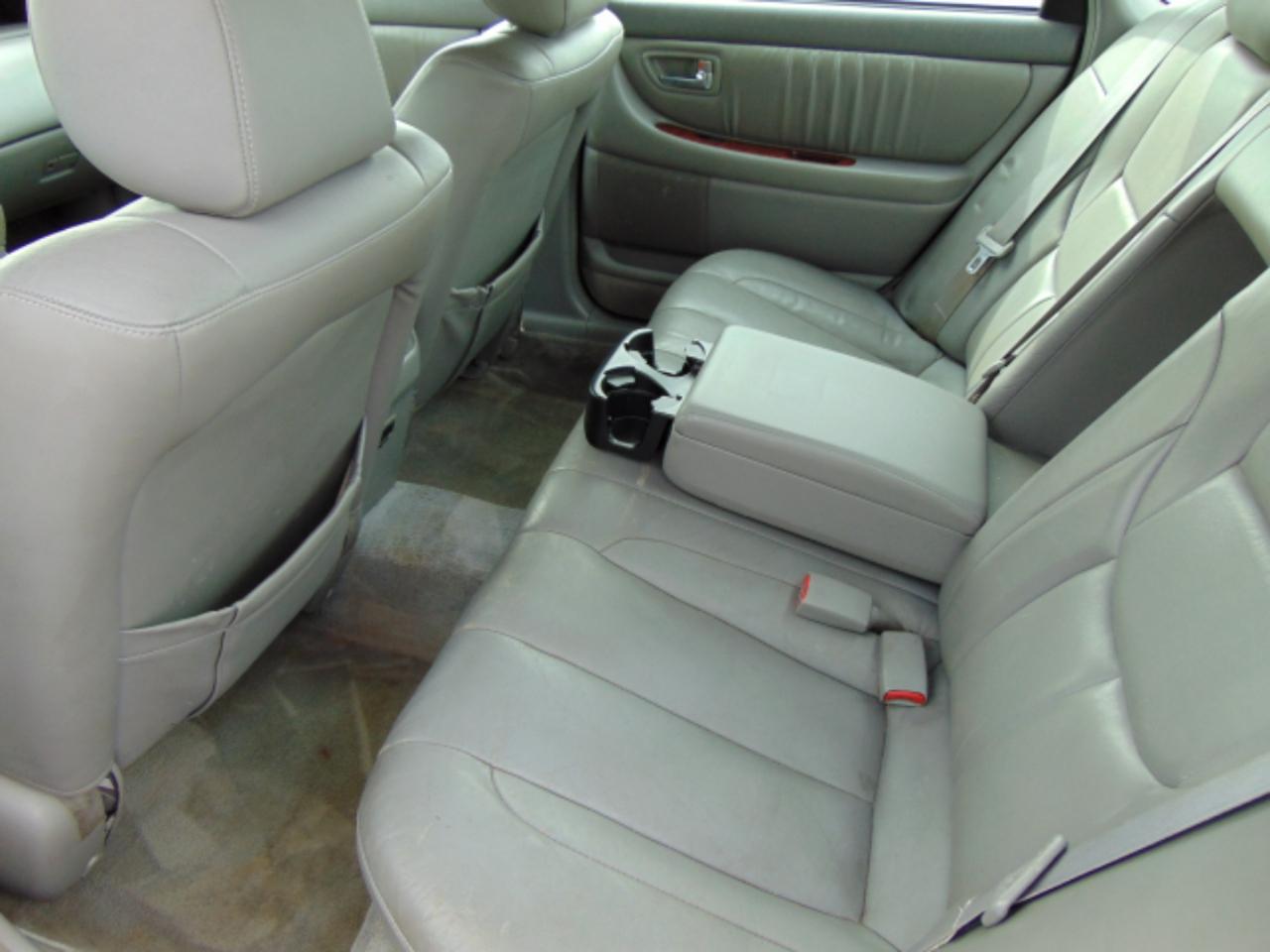 Toyota Avalon XLS 4D Sedan 2000