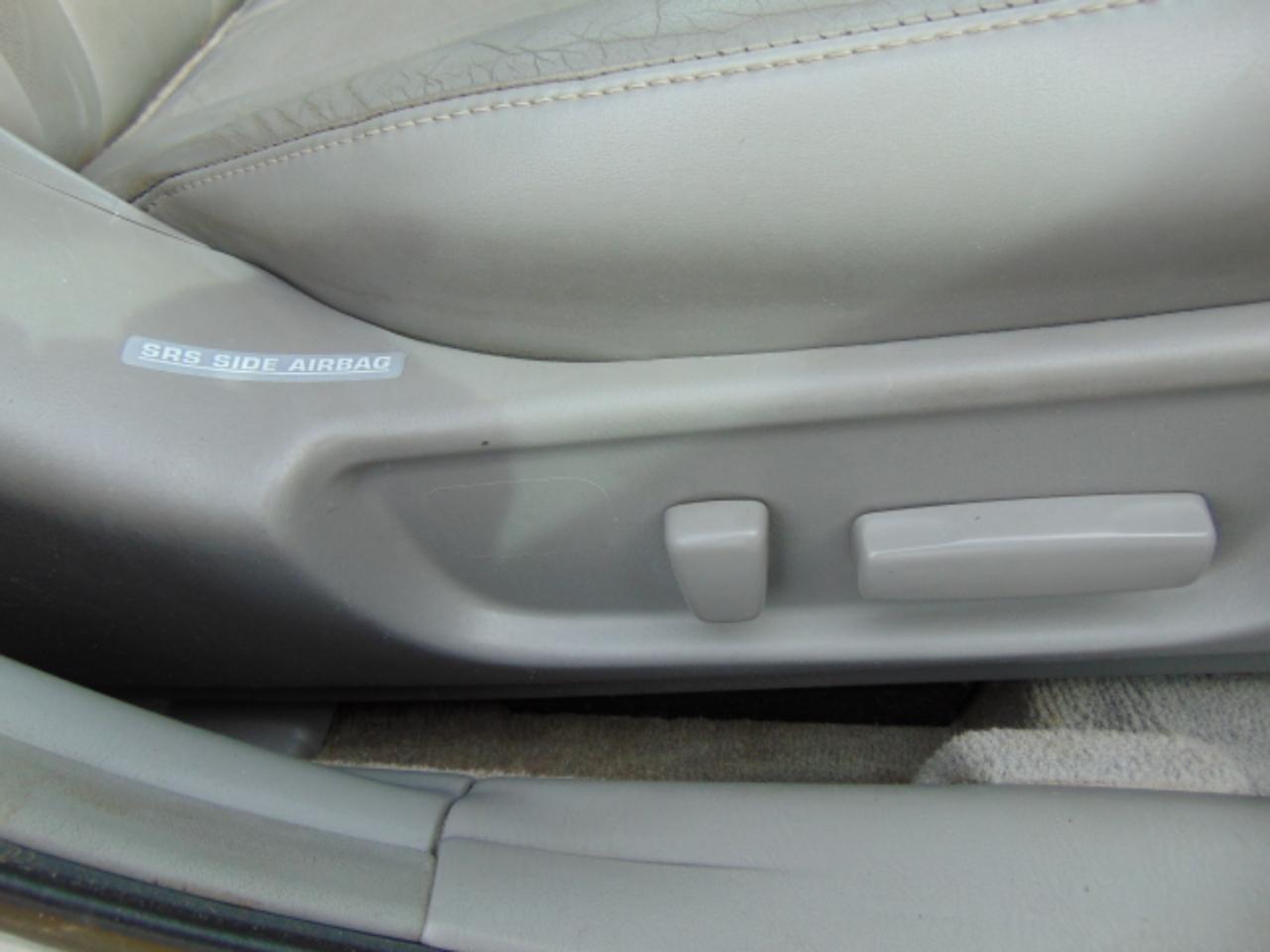 Toyota Avalon XLS 4D Sedan 2000