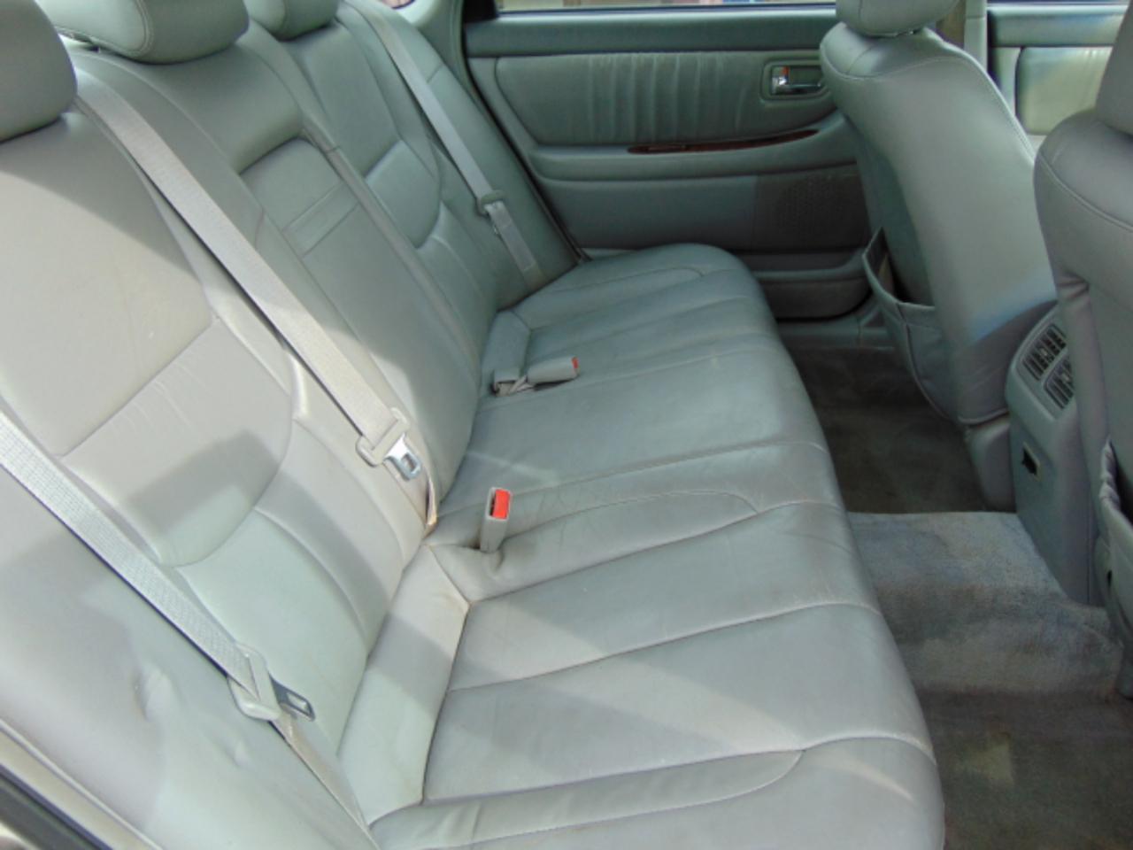 Toyota Avalon XLS 4D Sedan 2000