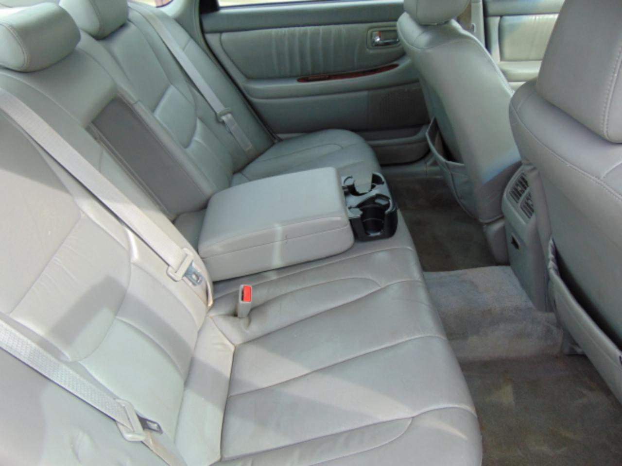 Toyota Avalon XLS 4D Sedan 2000