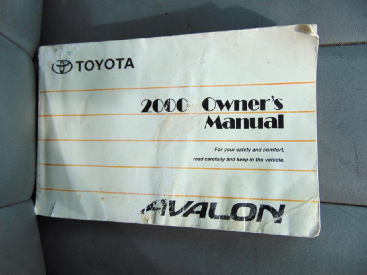 Toyota Avalon XLS 4D Sedan 2000