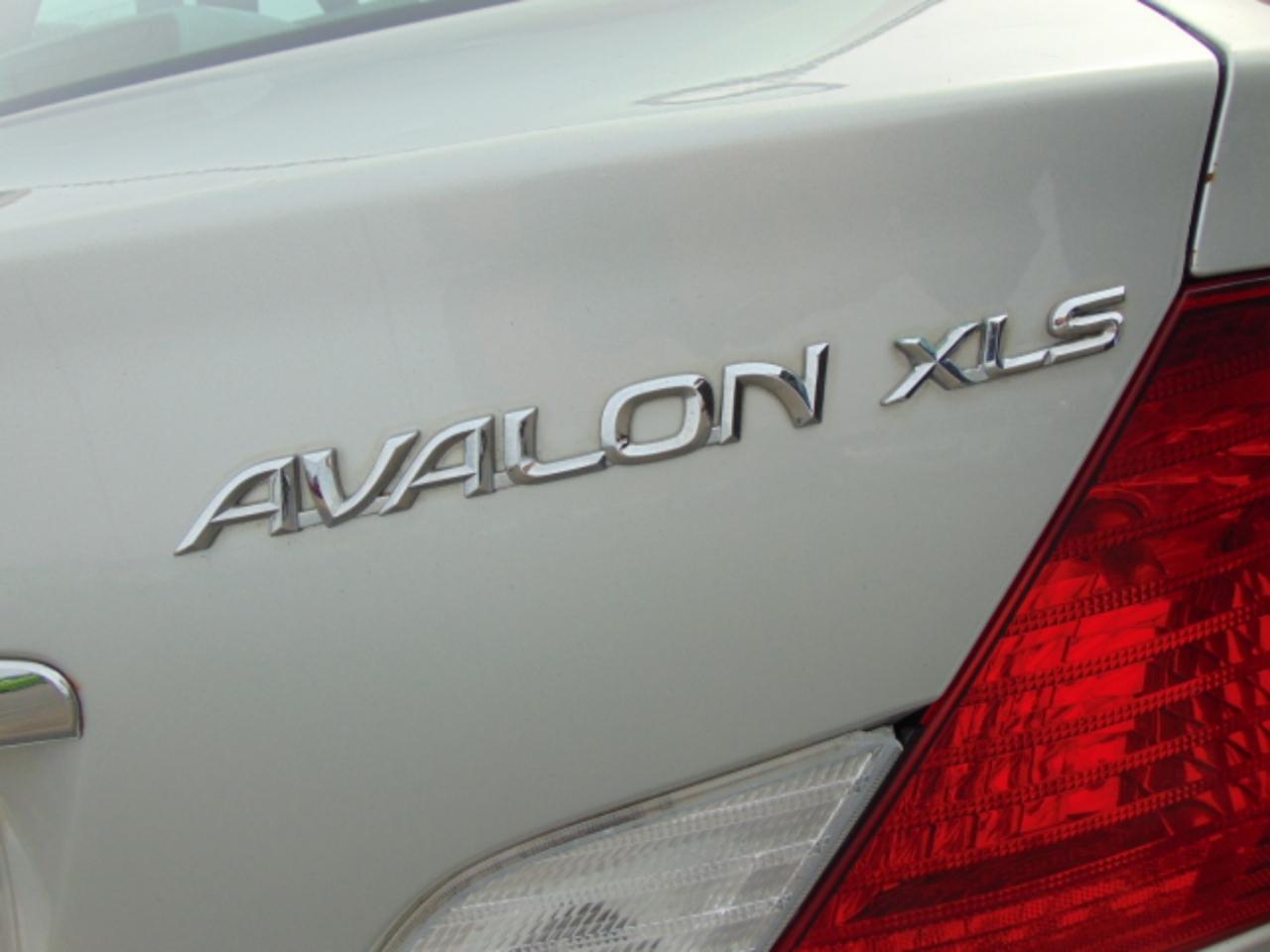 Toyota Avalon XLS 4D Sedan 2000