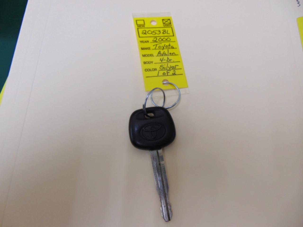 Toyota Avalon XLS 4D Sedan 2000