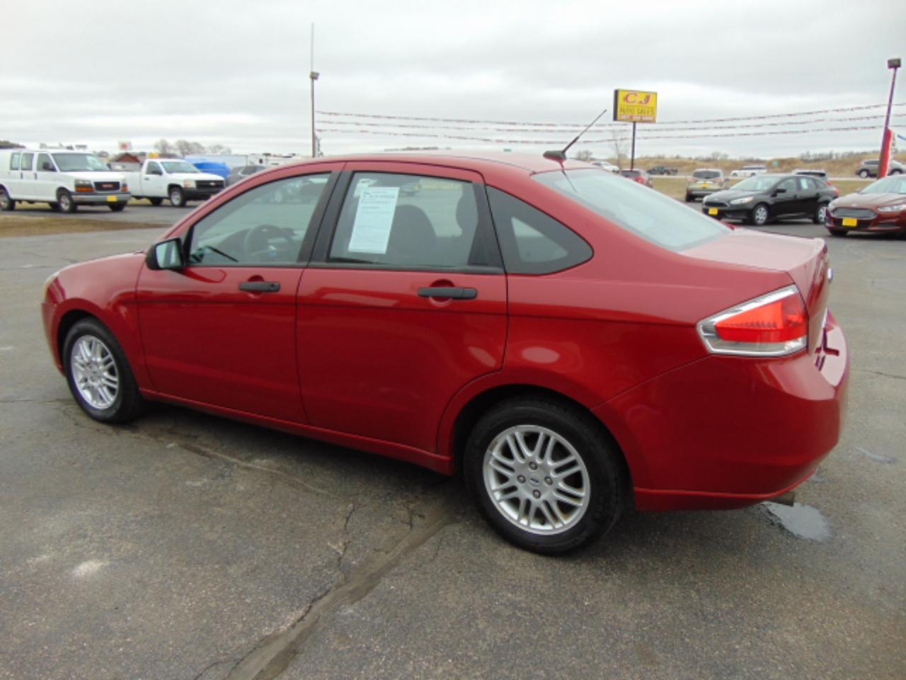 Ford Focus SE Sedan 2011