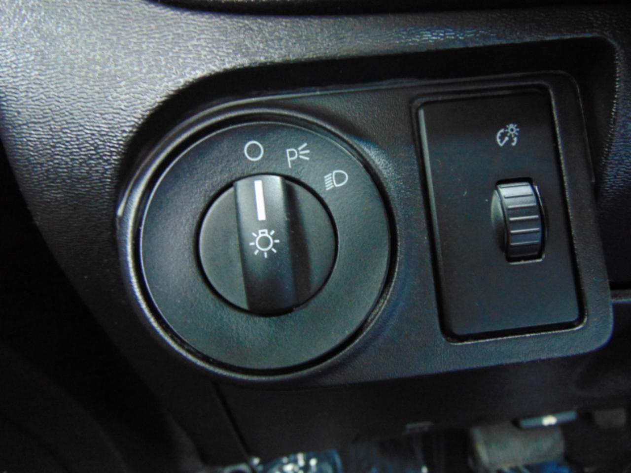 Ford Focus SE Sedan 2011