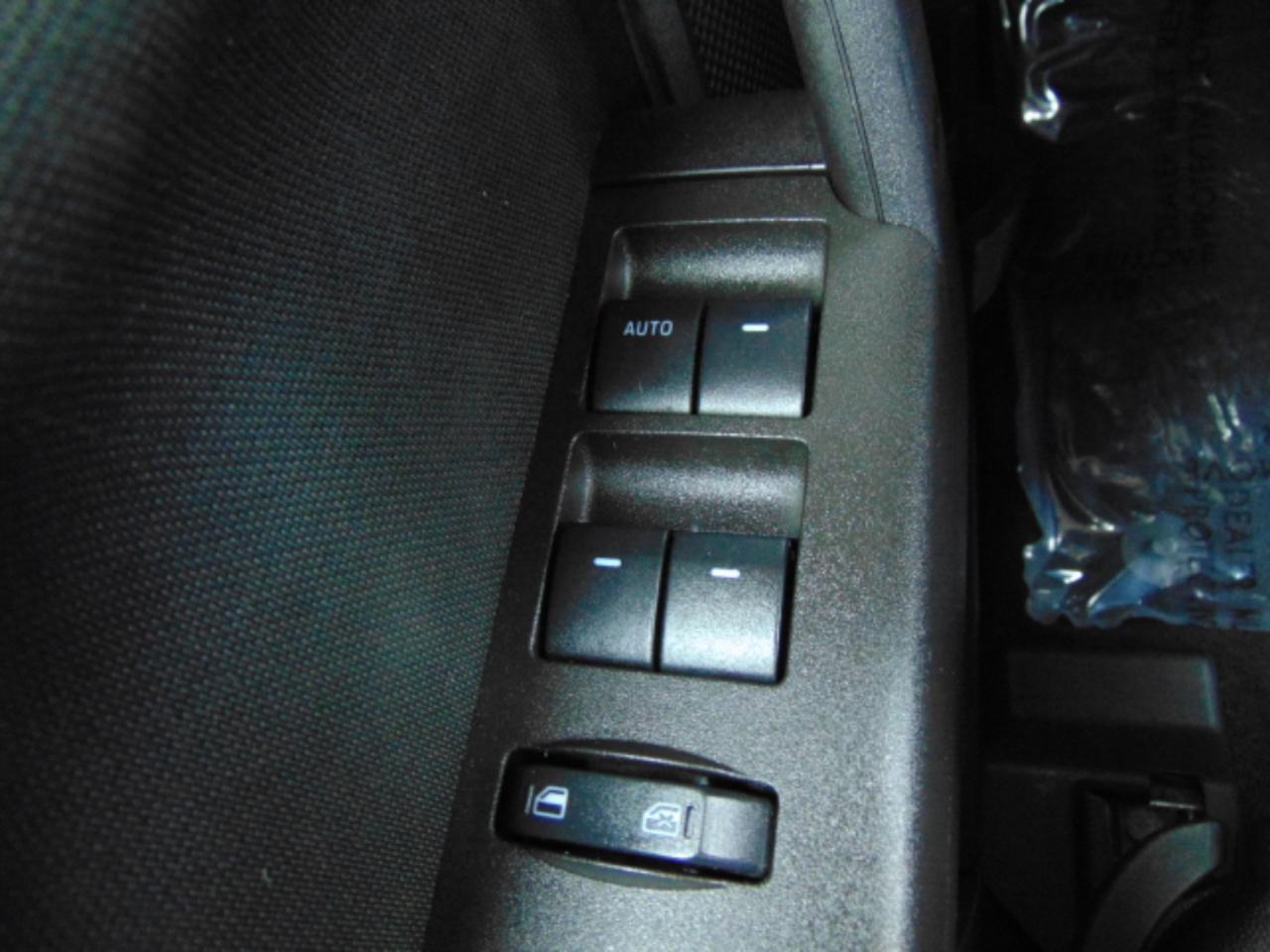 Ford Focus SE Sedan 2011