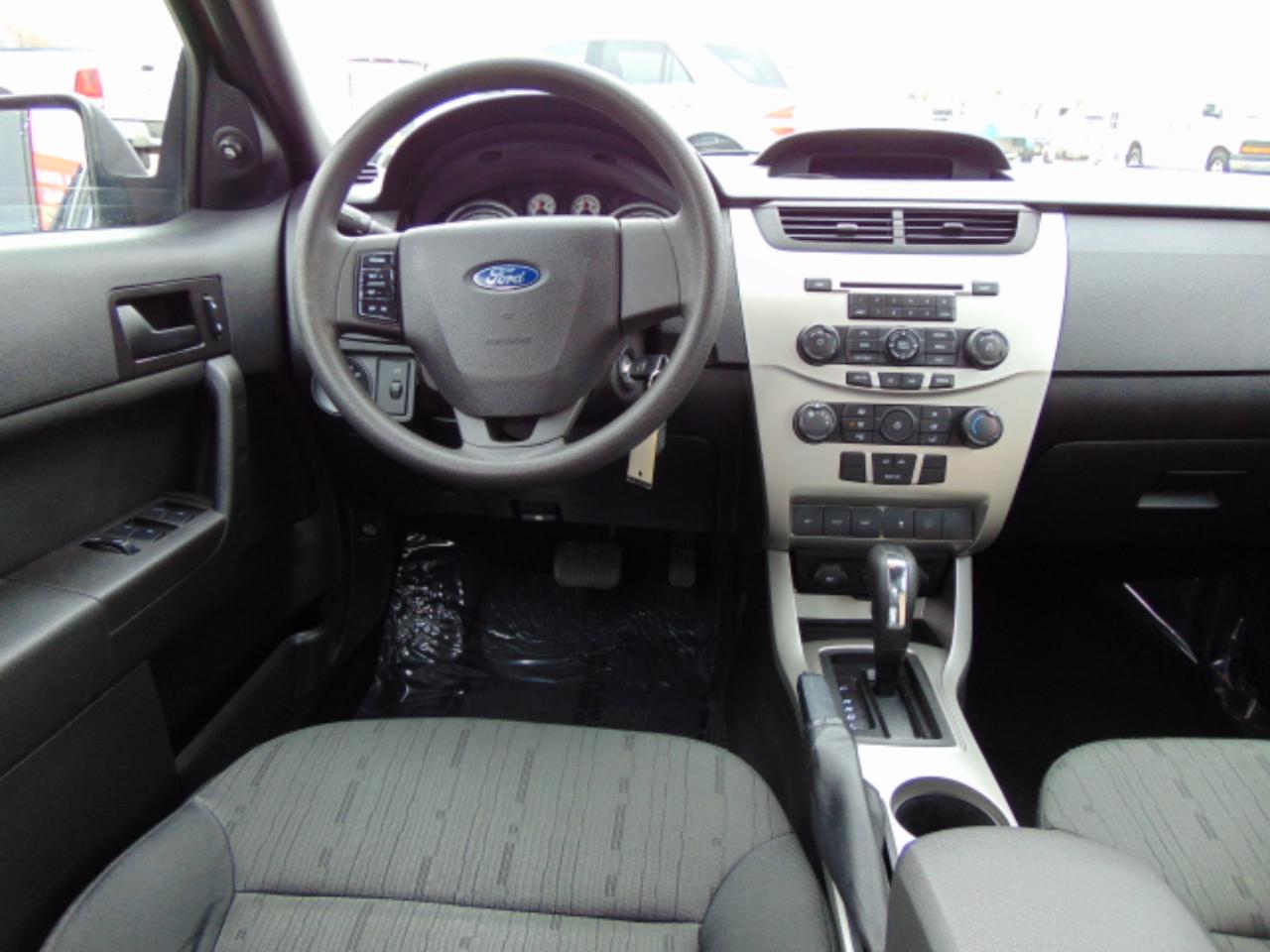 Ford Focus SE Sedan 2011